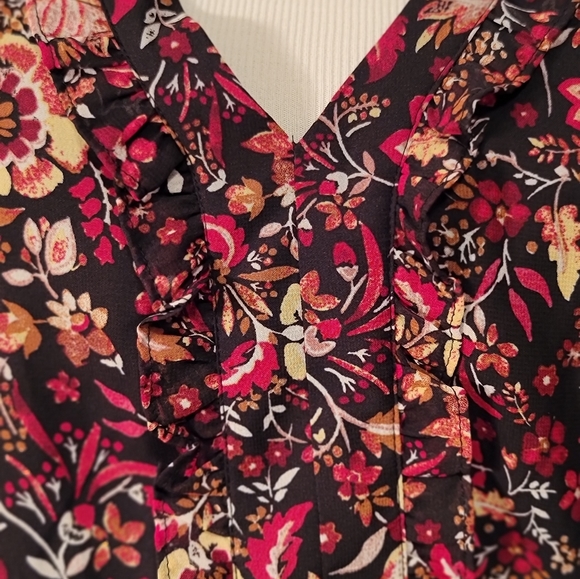 NWT Lane Bryant  Floral Blouse w/ Flutter Sleeves, Gathered Elastic Waist - 22 - Picture 5 of 7